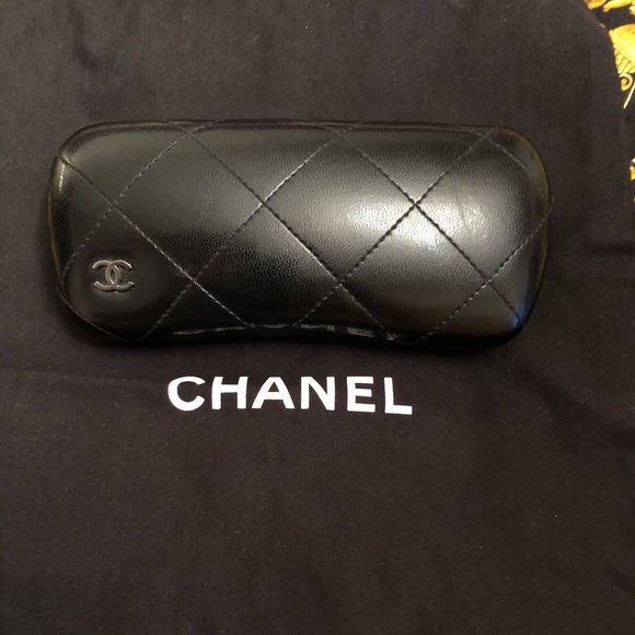 CHANEL - Picture 2 of 12